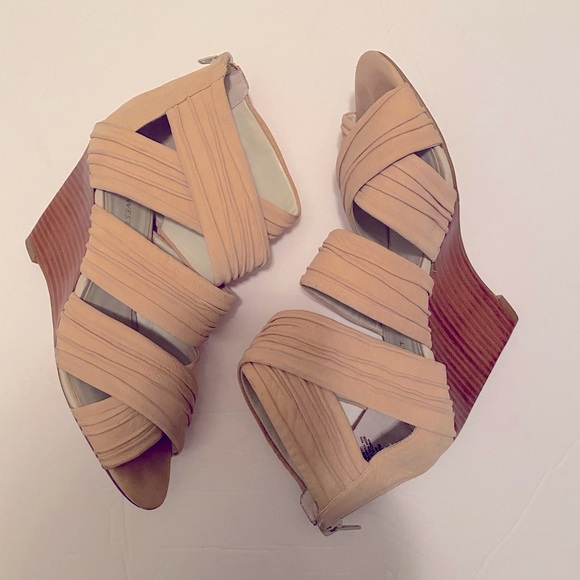 Nine West criss cross wedges. Size 7. Fun for summer! - Picture 2 of 3